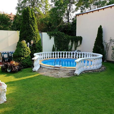 Adam Apartmanhaz Lägenhet Szeged Exteriör bild