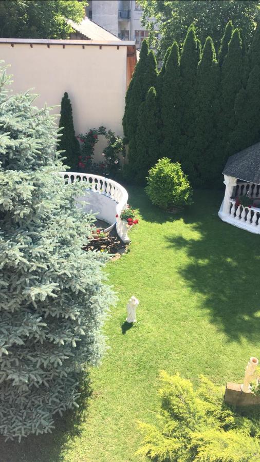 Adam Apartmanhaz Lägenhet Szeged Exteriör bild