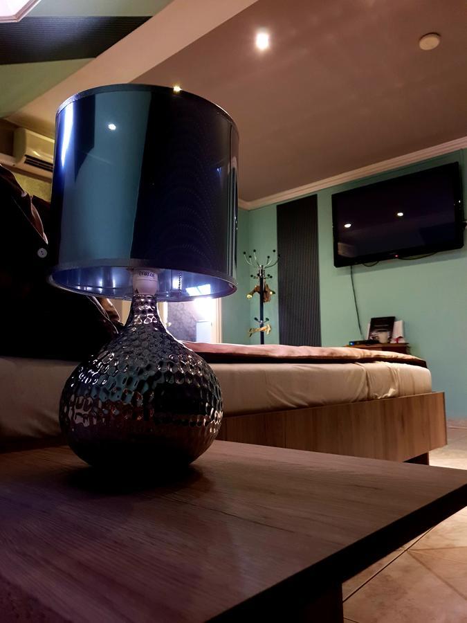 Adam Apartmanhaz Lägenhet Szeged Exteriör bild