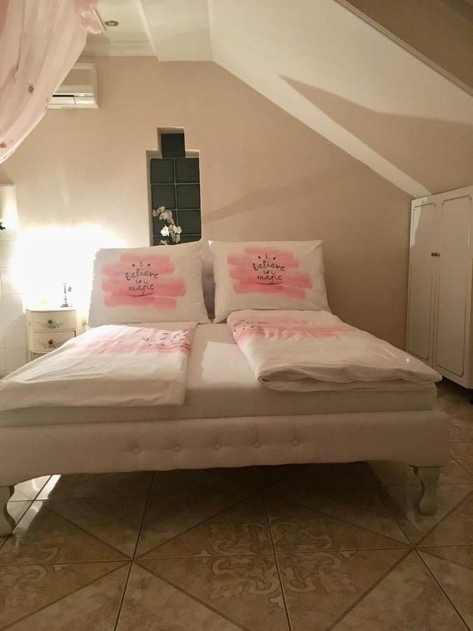 Adam Apartmanhaz Lägenhet Szeged Exteriör bild
